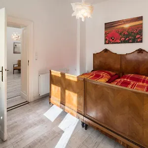 Mehringdamm Apartment